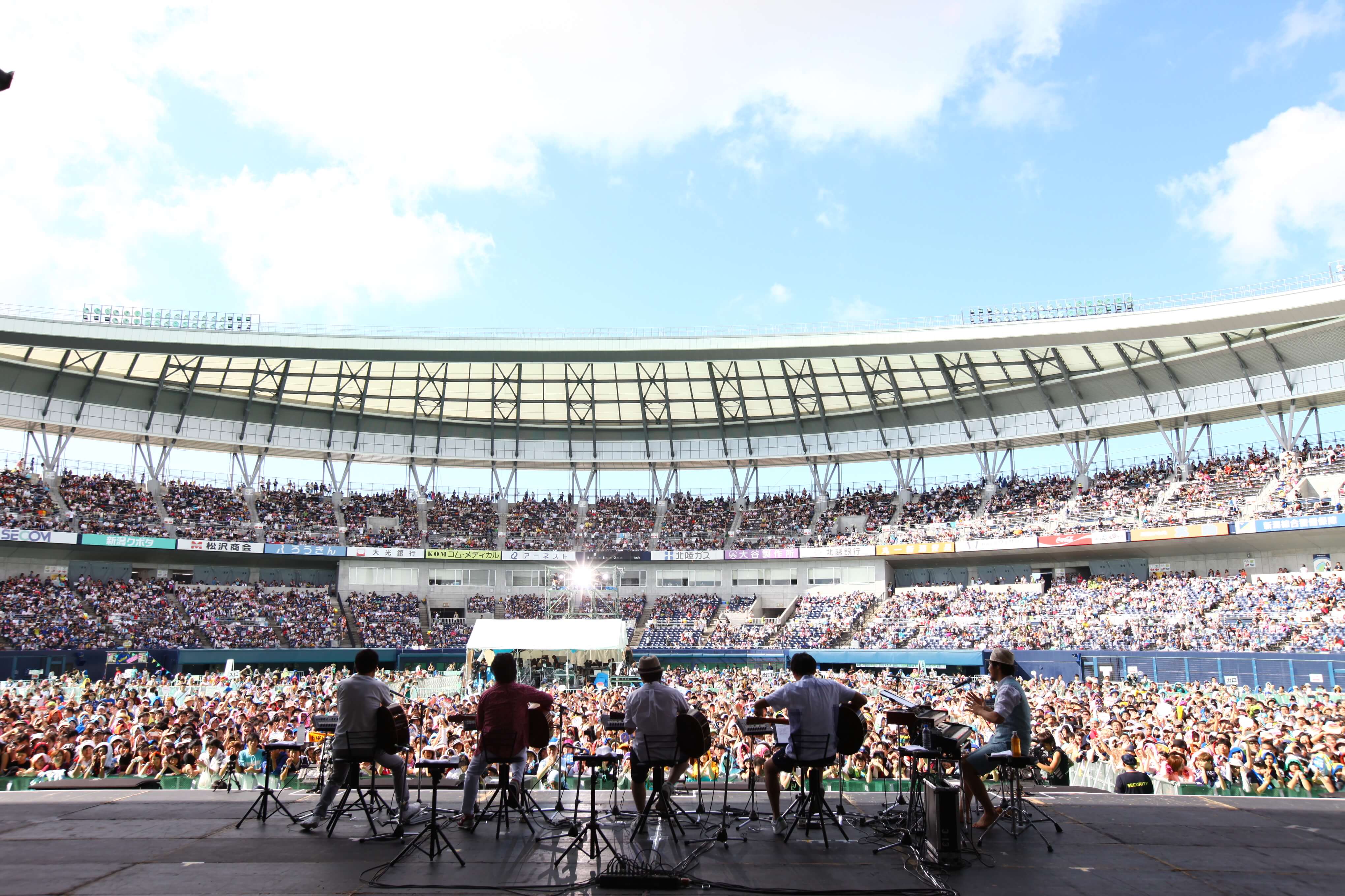 全国ツアー「明治安田生命Presents KAZUMASA ODA TOUR 2014 - 2015 本日 小田日和 開催 委員会バンドとして「音楽と髭達2015 Music Stadium」出演